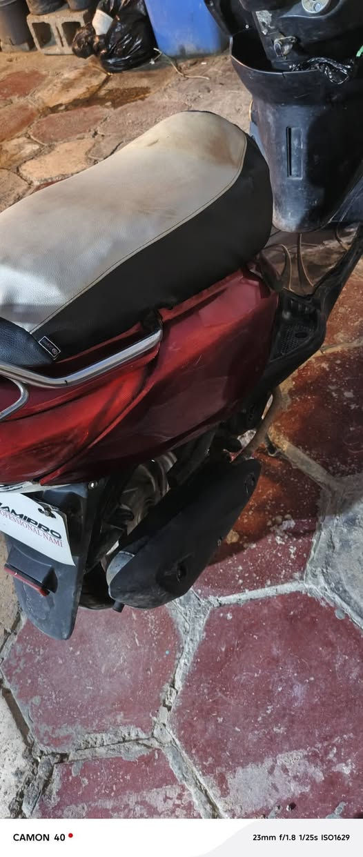 إخوان سلام عليكم عندي هاي لكزز ابريز ياباني دراجه والله خير من الله شغالة شوكت ما أتريد من محرك مابيه أي نضوح سلف شغال كهربائيات كله شغال كيج سرعة شغال كيج بانزين شغال اشاير شغالة بس بيه خمده ابيع كوم حديد السعر ٣٥٠واهذا رقم الهاتف ***********بيه وات ساب
