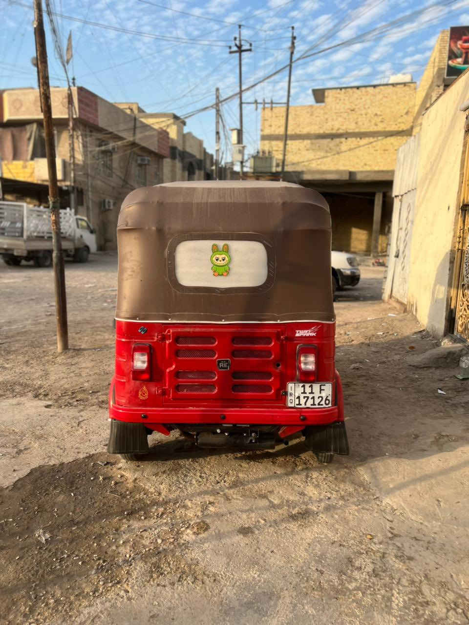 السعر ٥٨٠٠ الف.  تلفون ***********. سلام عليكم تكتك مديل 19 شهر 12يوم 29  رقم بغداد دولي سنويه جديده  التكتك جاهزه وخير من الله كبل للشارع بدون نقص جاهزه كله مكانه بغداد البلديات
