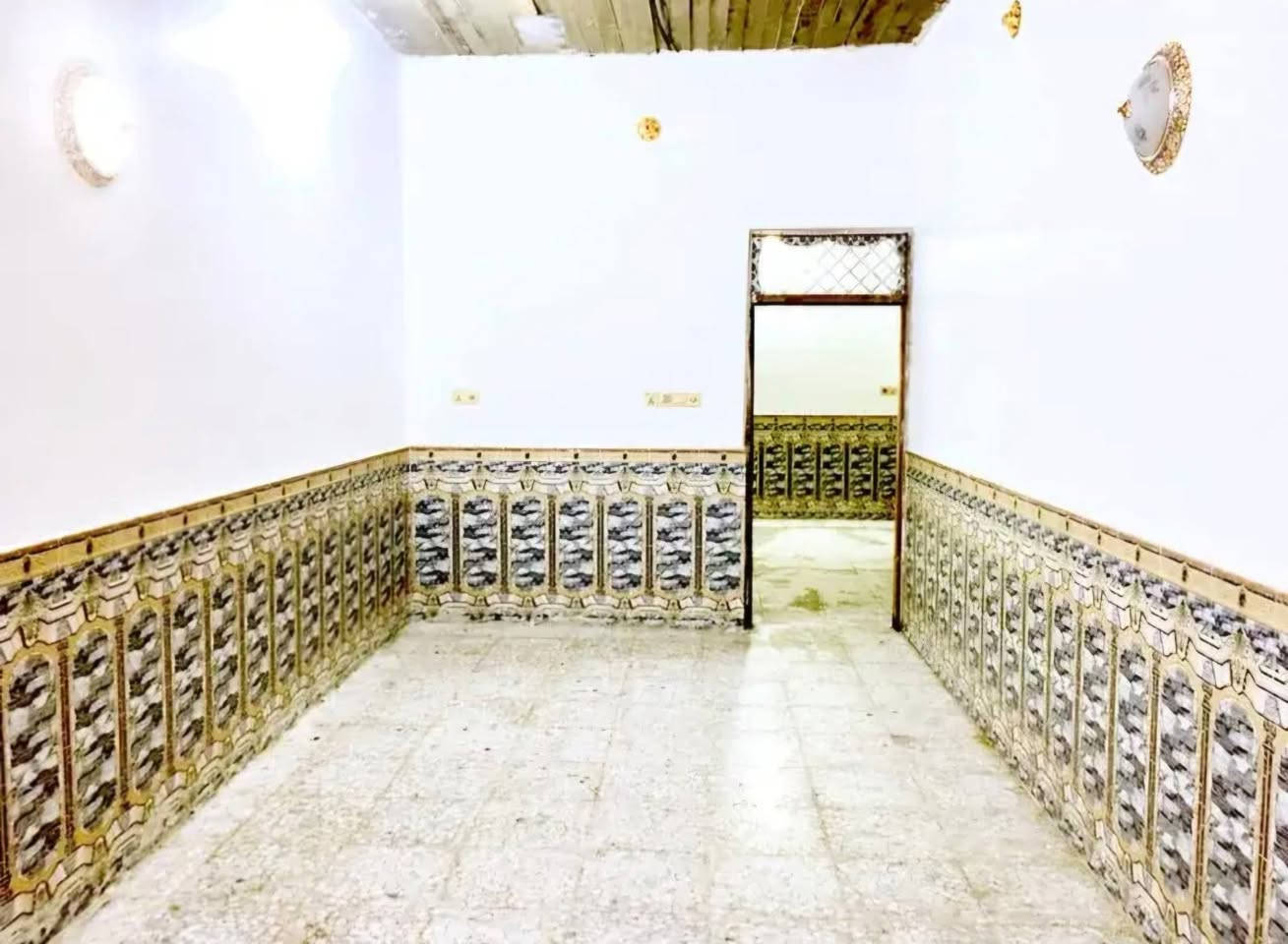 مكتب ولايه علي 

بيت للبيع المساحه 120 متر طابو زراعي سند 25 اقرار محكمة مشمول بالتطويب

الأساس والسقف صب كونكريت مسلح بنيان طابوك 

يتكون من غرفة نوم وصاله واستقبال ومطبخ وصحيات داخليه وخارجيه وطارمه ومكشوفه 

العنوان البراكيه شارع المطار القديم قرب صيدليه صفا عبد الرضا 

السعر المطلوب 33 مليون وبي مجال 

للاستفسار اتصال أو واتس اب 
***********
أبو علي العبدلي
***********
علي العبدلي
