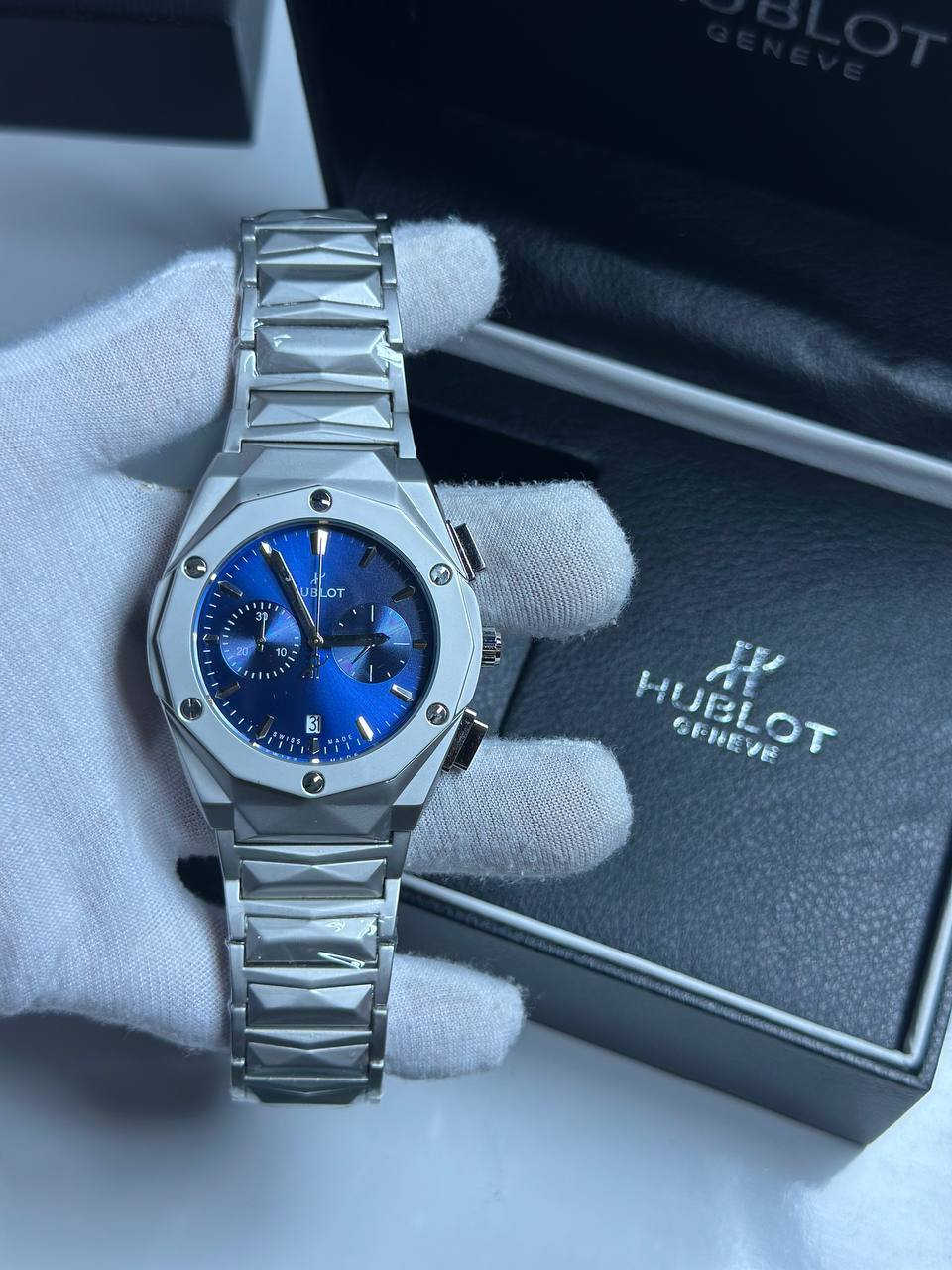 كلشي موضح كدامكم قطعه كلش قويه وزنها ١٧٤ غرام

للحجز والاستفسار التواصل دايركت او واتساب *********** او ***********
