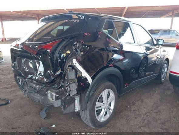 نيسان كيكس موديل 2024 s
اليوم وصلت دبي حادثهة موضح بالصور بسيط 
تشتغل وتمشي 
السعر 95 ورقة مطروحة بدبي 
السعر 102 واصل للبصرة بدون كمرك وبدون تصليح 
للاستفسار ***********
