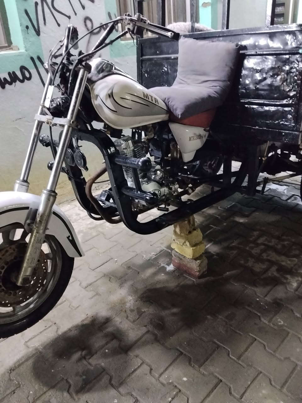 سلام عليكم ستوته للبيع شاصي مكفول مكينه استوني شادها كهربائيات كلها شغاله ستوته خير من الله مديل 2013 كلك مكان نجف السعر 600 بيها مجال رقم ***********
