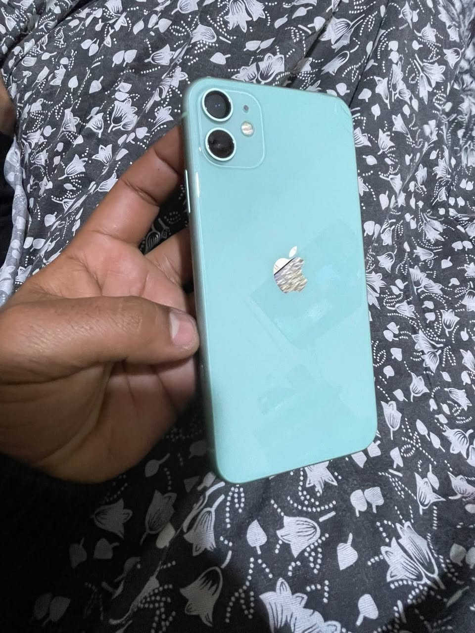 السلام عليكمً ايفونات 2 للبيع 
الاول 11 عادي مبدل فقط شاشه وميبصم ذاكره 128بطاريه75
بلاديه ماستر AAA نت✅مخابره ✅اتصال✅ صوت✅
كامرات شغاله باقي الجهاز كله شغال سعر 190 مبي مجال ق
——————-
الثاني لون فيروزي ذاكره 128 بطاريه 100 مستبدله جهاز شريحه واكفه فقط الباقي كله شغال أي خلل مابي سعر 150 
بي مجال قليل مكاني بغداد مدينت الصدر ***********
