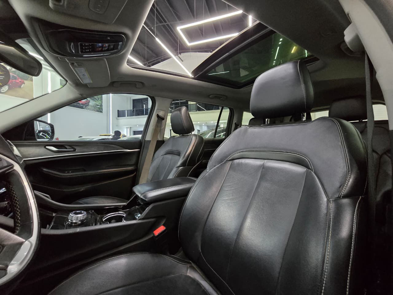 جيب گراند شيروكي - Jeep Grand Cherokee

الموديل: 2022
المسافة المقطوعة: 69,000 Mile
المحرك: 3.6L 6 Cylinder
ناقل الحركة: AT-8
الصناعة: امريكية
اللون: سلڤر
رقم السيارة: اربيل
عدد المقاعد: 5

🔸 المواصفات: Limited

مقاعد جلد - مقاعد كهرباء وتدفئة - صندوق شفط - حساسات - كامرة خلفية - شاشة كبيرة - تحكمات ستيرن - وضعيات قيادة - مثبت سرعة - ويل ٢٠ - نظام دفع رباعي 4x4

🔺 الضرر: باب سكن مصبوغ
وباب خلفي مبدل بلادي بدون صبغ

-السعر: 27,000$

📍العنوان: اربيل. شركة باب المرزوق
شارع ١٠٠، قرب مصنع الببسي

للتواصل واتساب او عبر الخط:
***********-☎️
***********-☎️
