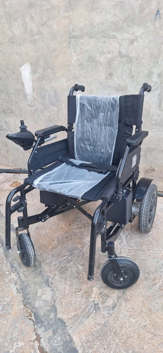 السلام عليكم عربانه كهربائيه مستخدمه كلش قليل السعر ٣٥٠ شراي اتصل ***********
