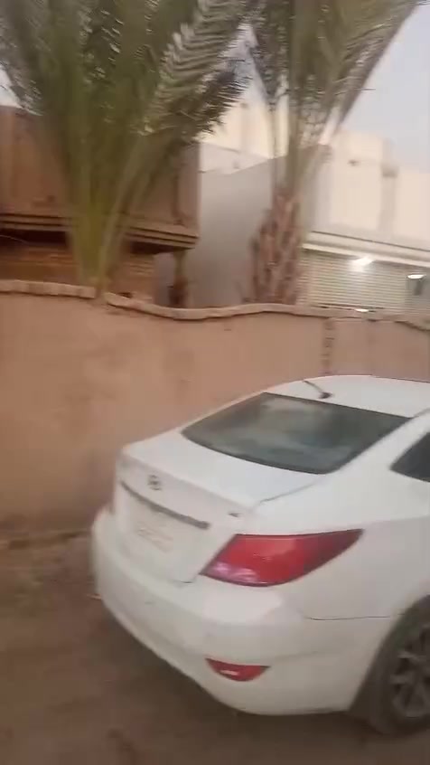 السلام عليكم  بيت مساحة 320 متر للبيع في الحلة حي العسكري الظُباط يحتوي على غرفتين نوم و صالة و مطبخ و استقبال وبيتونه وصحيات موقع تجاري ممتاز و قريب على المدارس و الجامعات و هنالك مجاري قيد الإنشاء في المنطقة للعلم سعر المتر في المنطقة من مليون و نص الى مليون و لكن اني ابيع اقل من ذلك لأن مستعجل للإستفسار مُراسلة الصفحة او الإتصال على الرقم ‭٠٧٨٠ ١٢٦ ٦٨٤٦
