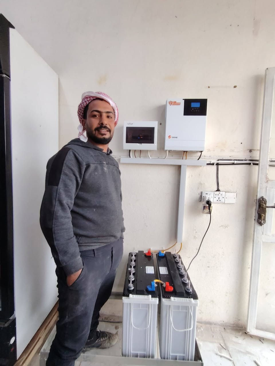 الحمد لله تم تنصيب منظومة الطاقة الشمسية 
 عدد 2
 في الحويجة قرية سته مبارك لاصحاب المنظومات 
 
  لمن يبحث عن الرُقي والتميز والجودة بنفس الوقت.
حيث  تجهز المنزل(8)  امبير نهاراً 
و (3) امبير ليلا بالتناوب مع الكهرباء الوطنية
تكونت منظومتنا من التفاصيل التاليه:_
_نوع الانفيرت SRNE 
حجم 3.6kw     ضمان سنة 
_ الواح طاقه شمسيه بقدرة 620w كل لوح ذات وجهين و ،16بازبار النوع الجديدبكفاءة عالية الجودة عدد  4 ضمان ١٥ سنة 

_ بطاريات عدد 2 نوع Okey ضمان  ١ سنة حقيقي 

_هياكل حديدية مغلونه ضد الصدأ لتثبيت الألواح الشمسية .
_ مجموعة التوصيلات MC4
_كيبلات DC سمك 25 ملم لربط البطاريات
كيبل DCسمك 4 ملم مخصصة لربط الالواح الشمسيه 
مباركه لأهلها شايفين كل خير
 
#شعارنا #ثقة #أمان #استفادة  

#بموقعنا #قرب ##الدفاع #المدني #في #الحويجة 

بادارة المهندس علي حسين 
 *********** 
.***********
#بطاريات #انفيرتر #بطاريات_ليثيوم #تنصيب#Marvel
