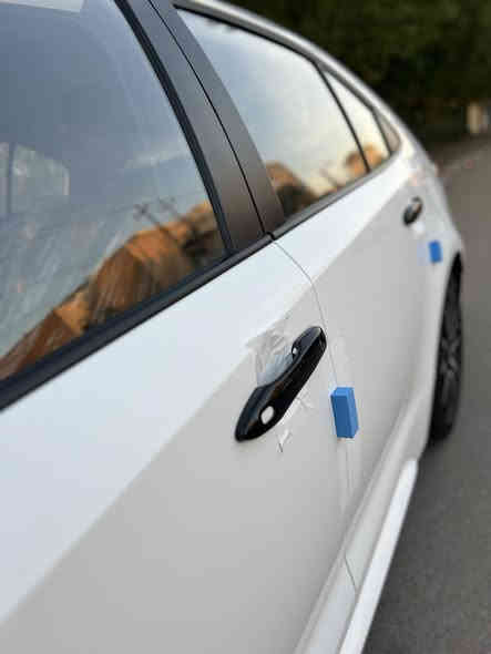 السلام عليكم 
النوع : تويوتا كورولا هايبرد  ( S ) خليجي شكل الامريكي 
الموديل : 2024 
الرقم : بغداد 
عداد المسافة : 13 الف حقيقي 
السياره : بيه بارد شويه بلباب مال الصدر 
المواصفات : فول 1/1 اعلى فئة
* محرك : 1800 هايبرد 
* بصمة + بصمة ابواب 
* فتحه 
* جلد + كراسي كهرباء 
* تبريد قطعتين 
* اشاير بلمري 
* 3 انظمة قياده 
* لدات نهاريه امامية خلفيه + لد الدعامية 
* ويل كروم 
* شاشة + كاميره + كاربلي 
* ردارات 
العنوان : بغداد - السيدية 
السعر : 153 ورقه وبيه مجال 
باقي التفاصيل الاتصال ؏ الرقم او واتساب 
***********
