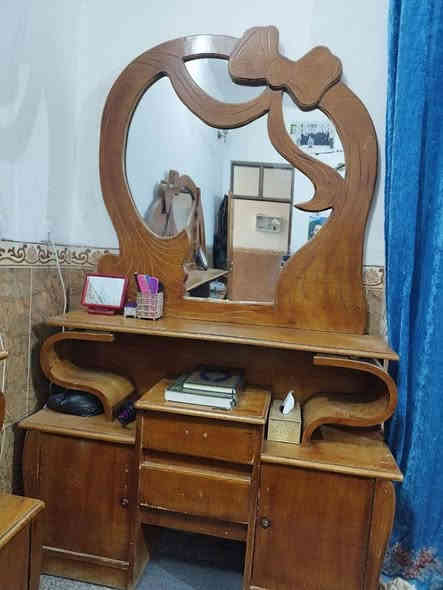 السلام عليكم خشاب مستعمل للبيع بسعر 550 وبي مجال  متكون من 4 قطع العنوان الديوانية قضاء السنيه حي الحسين ***********
