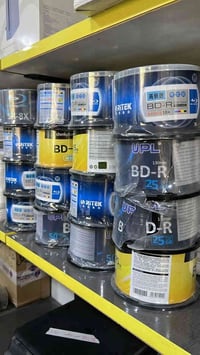 يتوفر اقراص بلوري فارغ سعر القرص ( 900 ) دينار  جمله فقط اقل كيمه 50 ق...