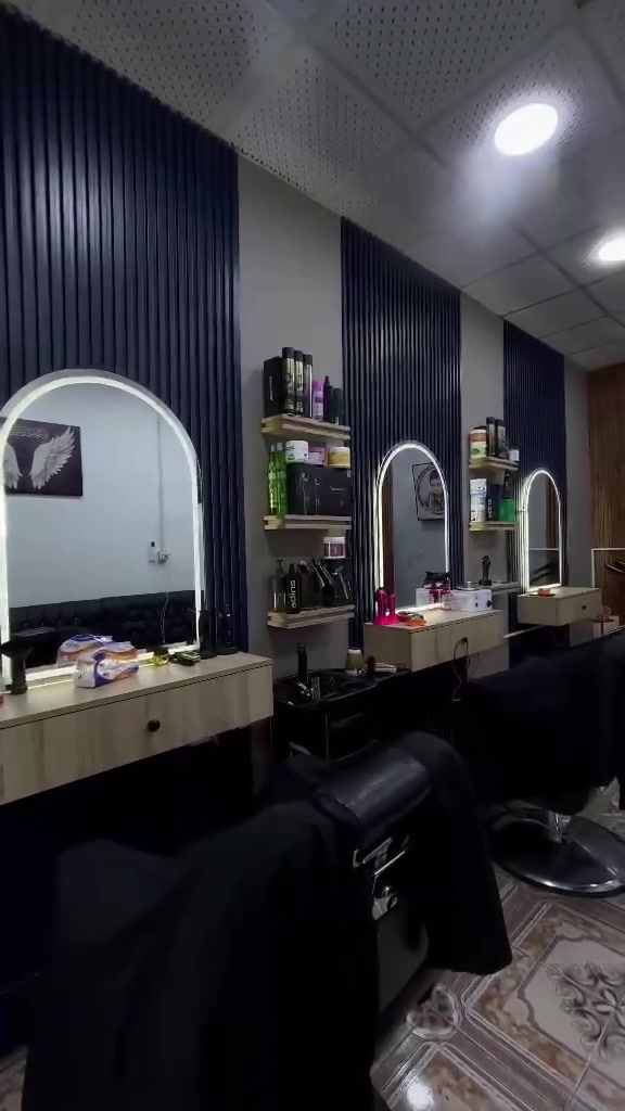 💈✂️ الكوافير رامي💈
🔴 يعلن عن فتح باب التسجيل في دورات الحلاقة الرجالية الاحترافية 🔴

هل تبحث عن مهنة تضمن لك مستقبلك وتفتح أمامك أبواب النجاح؟

انضم إلينا وتعلّم الحلاقة الرجالية على أصولها، بإشراف متخصصين وخبرة عملية حقيقية.

✅ الدورة مستمرة حتى إتقان المهنة بالكامل وضمان التعلم بنسبة 100٪

✅ تدريب عملي 100٪ على موديلات حقيقية يوفرها المركز

✅ متابعة مستمرة حتى الاحتراف

📚 محاور الدورة: ✂️ تدريج الشعر واللحية بأحدث التقنيات (3D و6D).

✂️ تحديد الشعر واللحية باحترافية عالية.

✂️ صبغ الشعر واللحية بأحدث الأساليب.

✂️ استخدام الخيط والشمع وتنظيف البشرة بأجهزة متطورة.

✂️ قص الشعر بالمشط والمقص والتشفير الاحترافي.

✂️ تنفيذ أحدث التسريحات العصرية والرسمية.

✂️ استخدام الكيراتين ومعالجات ومنتجات العناية بالشعر.

✂️ سحب اللون وتقنيات الصبغ الحديثة (السلفر وغيرها).

✂️ فن التعامل مع الزبائن وإدارة صالونات الحلاقة.

🎓 يمنح المتدرب شهادة مشاركة بعد إكمال الدورة.

📍 العنوان: الزهراء قرب ابو علي الكهربائي

📞 للحجز والاستفسار: ***********

***********

✨ استثمر بوقتك وتعلّم مهنة تدرّ عليك دخلاً وتمنحك مستقبلاً مهنياً واعداً.

💈 النجاح يبدأ بخطوة... وخطوتك الأولى معنا. 💈
