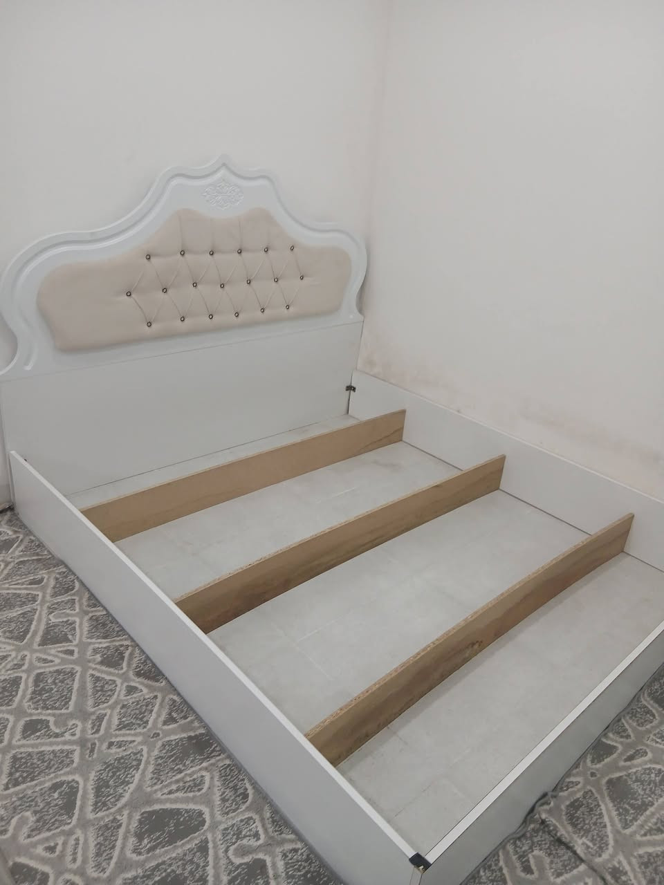 السلام عليكم غرفه نوم للبيع كلش نظيفه العنوان رابرين ***********واتساب
