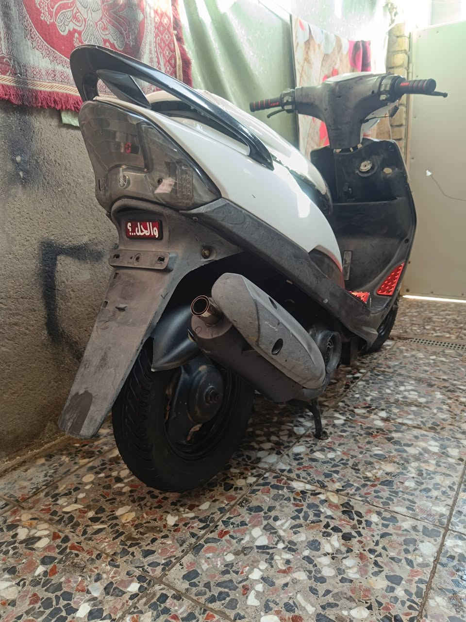 سلام عليكم دراجة ماكس البيع بلادي شلعة معدل فول بيهة صالنصة اف ام عضمات كوسو وياهة صالنصة حلزوني وكفرات اليموني وية البيض سبب البيع ماحتاجهة المكان بغداد الزعفرانية الرقم *********** السعر 650 وبيهة مجال
