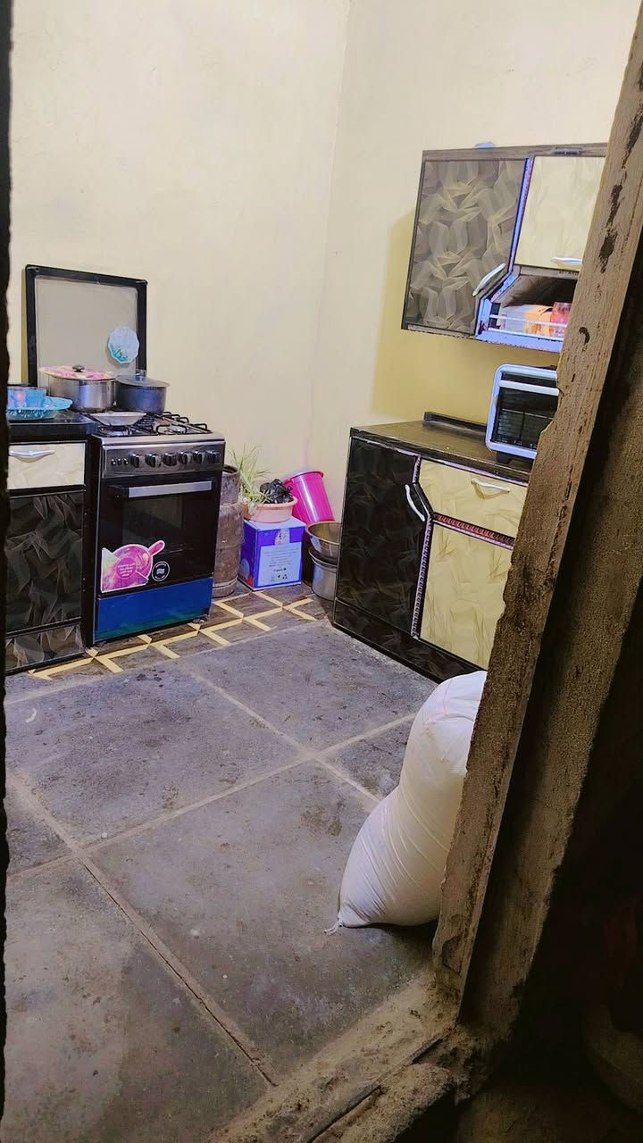 بيت تجاوز للبيع بضهر المدرسه الماجدات المساحه 120  للتواصل على هذا الرقم ***********0
