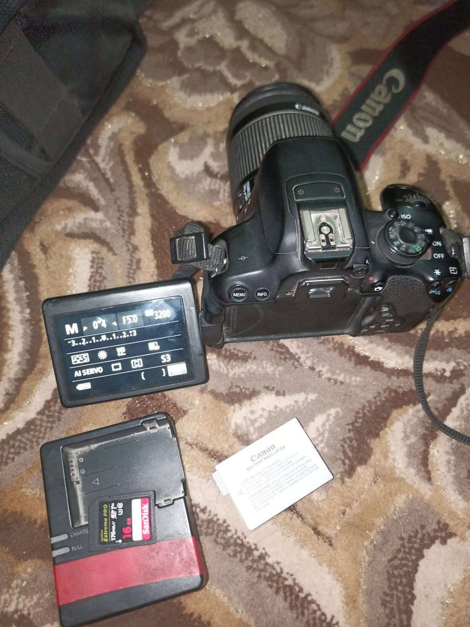 سلام عليكم كامره البيع ملحقات بطارتين ورام وحزام كتف سعر 450وبيه مجال***********
