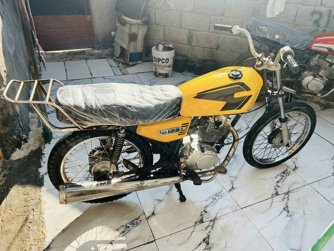 سلام عليكم ‏دراجة للبيع نظيفة السعر 300 مكان بصره 5ميل *********** ￼
