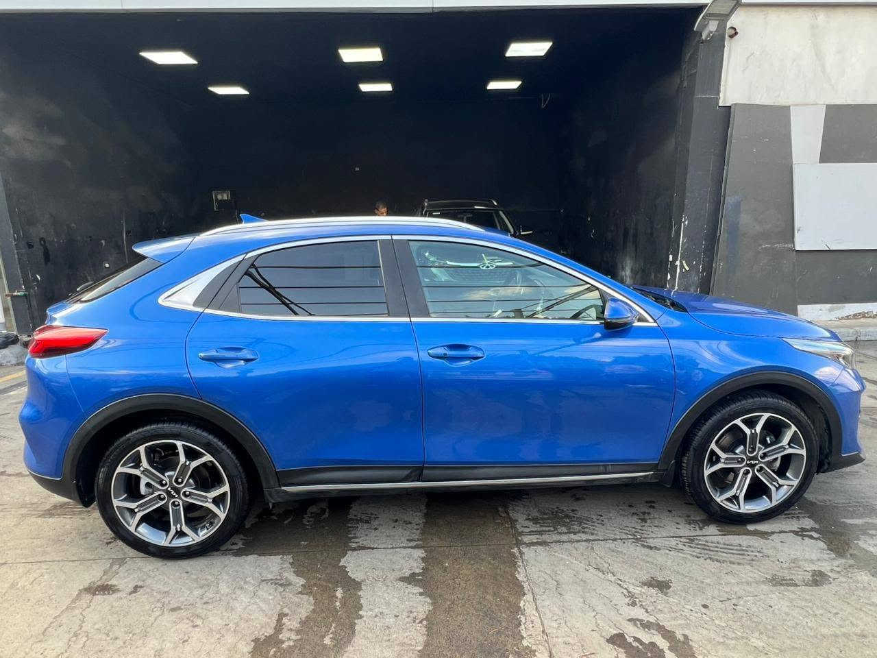 🚗 Kia XCeed 2022 🚗

✅ أعلى فئة (بدون فتحة سقف)
✅ وكيل
✅ موديل 2022
✅ عداد 33,000 كم فقط
✅ حالة ممتازة
✅ بدون أي بوية نهائيًا
✅ جاهزة للمعاينة والفحص

✨ مميزات إضافية:
✔️ فرش كامل للأرضية والكراسي والدركسيون والشنطة
✔️ تأمين ساري حتى أكتوبر 2026
✔️ جميع الصيانات الدورية بالتوكيل (10 - 20 - 30 ألف كم)

📍 المرور: التجمع
📄 الرخصة سارية لمدة سنتين و3 أشهر

📍 المعاينة: التجمع

سيارة بحالة ممتازة جدًا، عداد قليل، توكيل، بدون أي دهانات، وجاهزة للاستلام.

📞 للاستفسار أو حجز معاينة: واتساب 01140657633


**إذا كنت صاحب هذا الإعلان وتريد حذفه لأي سبب، رجاءا أرسل رسالة إلى الدعم الفني**