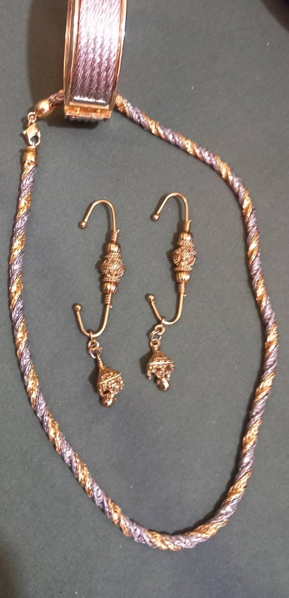 قفل السوار وقفل الكلاده والاقراط يلتصق بالمغناطيس اما السوار والكلاده لا


**إذا كنت صاحب هذا الإعلان وتريد حذفه لأي سبب، رجاءا أرسل رسالة إلى الدعم الفني**