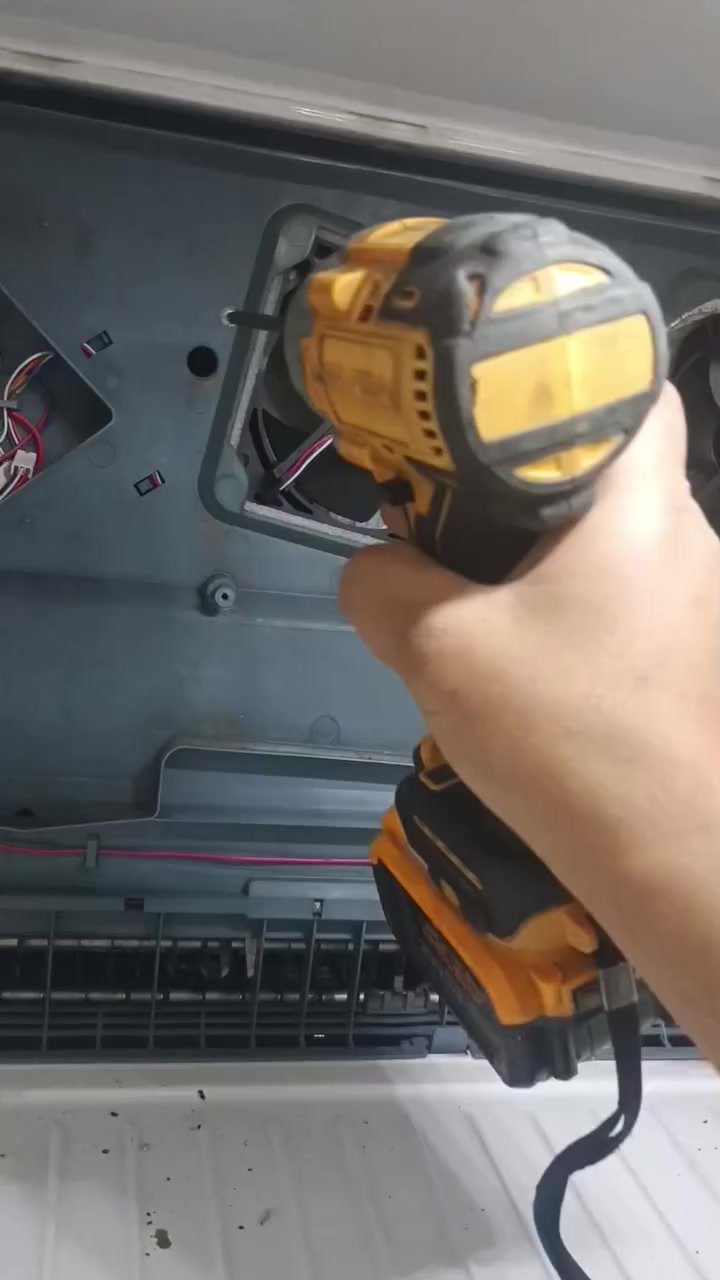 #صيانة_ثلاجة_نوع_هيتاشيHlTACHI
كان بيهة عطل الفانات والتفاصيل داخل الفيديو وتم الصيانة موقعية في منطقة الشعله🚁 في خدمتكم صيانة موقعية بغداد كرخ ورصافة
مستعدون لتجهيز كافة انواع اجهزة التكييف من الشركات مباشرة تنصيب كافة انواع اجهزة التبريد 🆒️ صيانة موقعية 🚁 جميع أنواع الثلاجات الحديثة العارضات و المجمدات 
صيانة 🛠عامة لكافة اجهزة  
أدامة ♻️وتنظيف 🧼شحن صيانة في جميع مناطق بغداد 
نتشرف بتقديم افضل الخدمات لصيانه جميع أنواع  #ثلاجات_والغسالات_الفول_وتماتيك

 #مناطق_بغداد_كافة
#الشعب_البنوك_حي_التجار_شارع_فلسطين_السريدات_بوبالشام_الثعالبة_الحسينية_الصلاح_حي_العدل_حي_الجامع_
#المنصور_اليرموك_نفق_الشرطة
#العامرية_الداوودي_الكاظمية
#العطيفيه_الشالجية_الإسكان
#الغزالية_الاعظمية
#مجمع_الأيادي_السكني
#مجمع_الزهور_بغداد_الجديدة
#مجمع_بوابة_العراق_السكني #الوزيرية #الحرية
#العامرية #حي_الجهاد #المشتل #الكاظمية
#الكرادة #الجادرية #المدينة
🔴جميع اعمالنا بضمان حقيقي 🔴
العنوان: بغداد / كرخ   _ و   الرصافة
يوجد لدينا سبالت توصيل وتنصيب للاستفسار 

موبايل ***********

او تواصل على رقم واتساب 👈☎️***********
