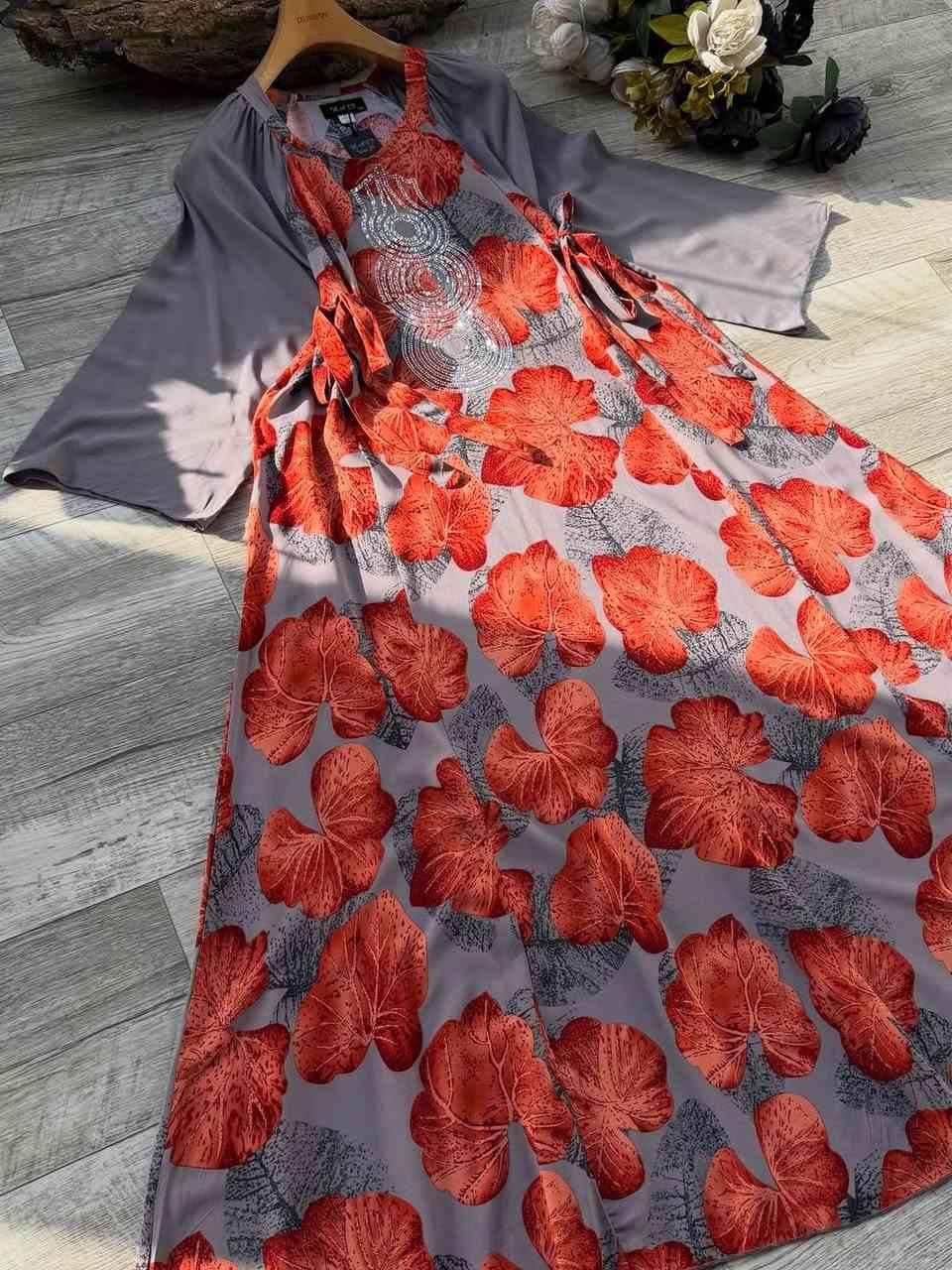 #جمااااال_العيـــــــــد_____وووووصـــــــــــل
#دشداشة كشمير بنعومة فاخرة ✨
لون راقي وتطريز ناعم يبرز الأنوثة بذوق هادئ🌸🦋
قصة مريحة مع شدّة خصر تعطي شكل أنيق ومرتب🐅🙂
القياسات _2xl_3xl_4xl_5xl🙂🤍
#سعـــــــــــــــــــــر15
يوجد توصيل داخل المسيب الفين دينار 
يوجد توصيل محافظات


**إذا كنت صاحب هذا الإعلان وتريد حذفه لأي سبب، رجاءا أرسل رسالة إلى الدعم الفني**