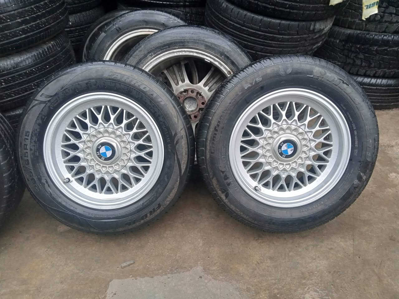 تاقم تایە و ویلی حەسیر قیاسی 15 ویلەکانی لۆکە 10 رۆژ ئێشی کردوە بۆ گۆرینەوە بە هەر ویلی بئ ئەیکەم
تایەکانی جوانن و لە سلێمانیم دڵن❤
***********
***********
