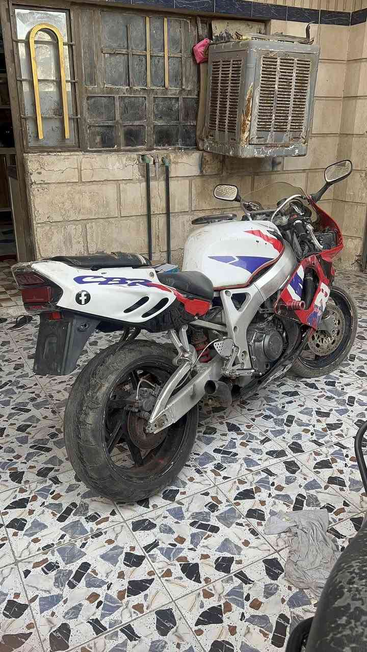 السلام عليكم سيبي آر 919 للبيع مكينه مكفوله بس يرادلها ترتيب السعر خاص ***********
