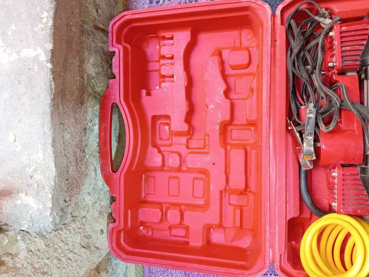 كمبريسر مفاخ هواء سياره نظيف سعره ١٥ لف بي مجال شي قليل رقمي تصل *********** عنوان بصره موفقيه Honolulu, HI
