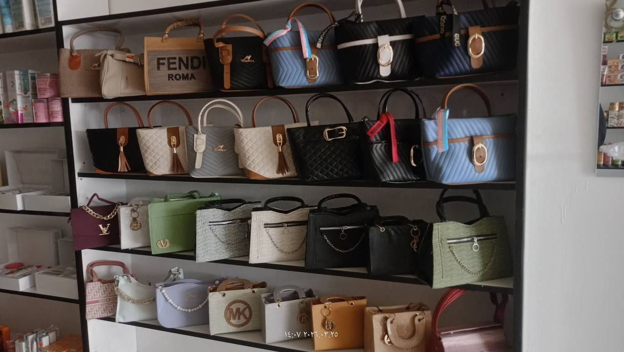 متوفر شلعة حقائب نسائية 
العدد 35 حقيبة 
السعر 125 الف عدا خدمة التوصيل


**إذا كنت صاحب هذا الإعلان وتريد حذفه لأي سبب، رجاءا أرسل رسالة إلى الدعم الفني**