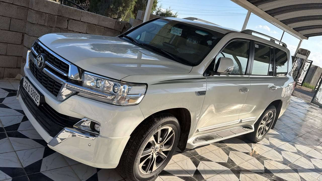 لاندكروز 2020/6سلندر

ماشيه 130. الف 

بيها بارد بالجاملغ الايسر 

رقم اربيل جديد  

السعر 470

مكاني تكريت 

تواصل***********
