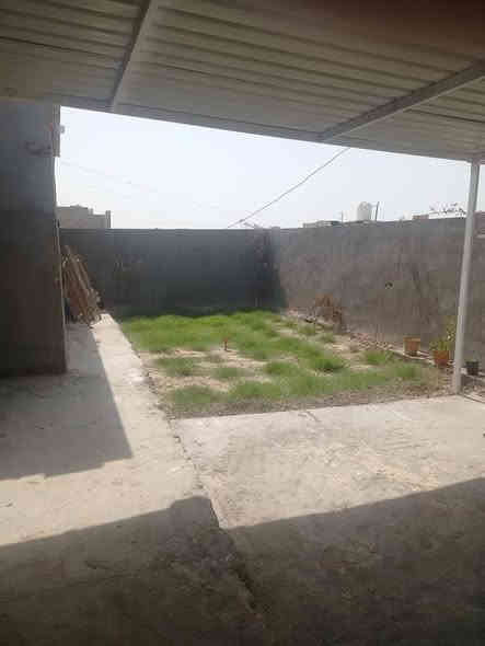 بسم الله الرحمن الرحيم
بيت في حي الشرطة الشارع العريض في كاع علي سالم..
المساحة ٢٦٠ متر سقف سندويج يحتوي على ٢ غرف نوم ٥*٤ونص
مضيف ٨ *٤ونص
هول ١٠ *٤ونص
مطبخ ٤*٣
كراج وحديقة
الاستفسار الاتصال على *********** 
0777 276 4622
