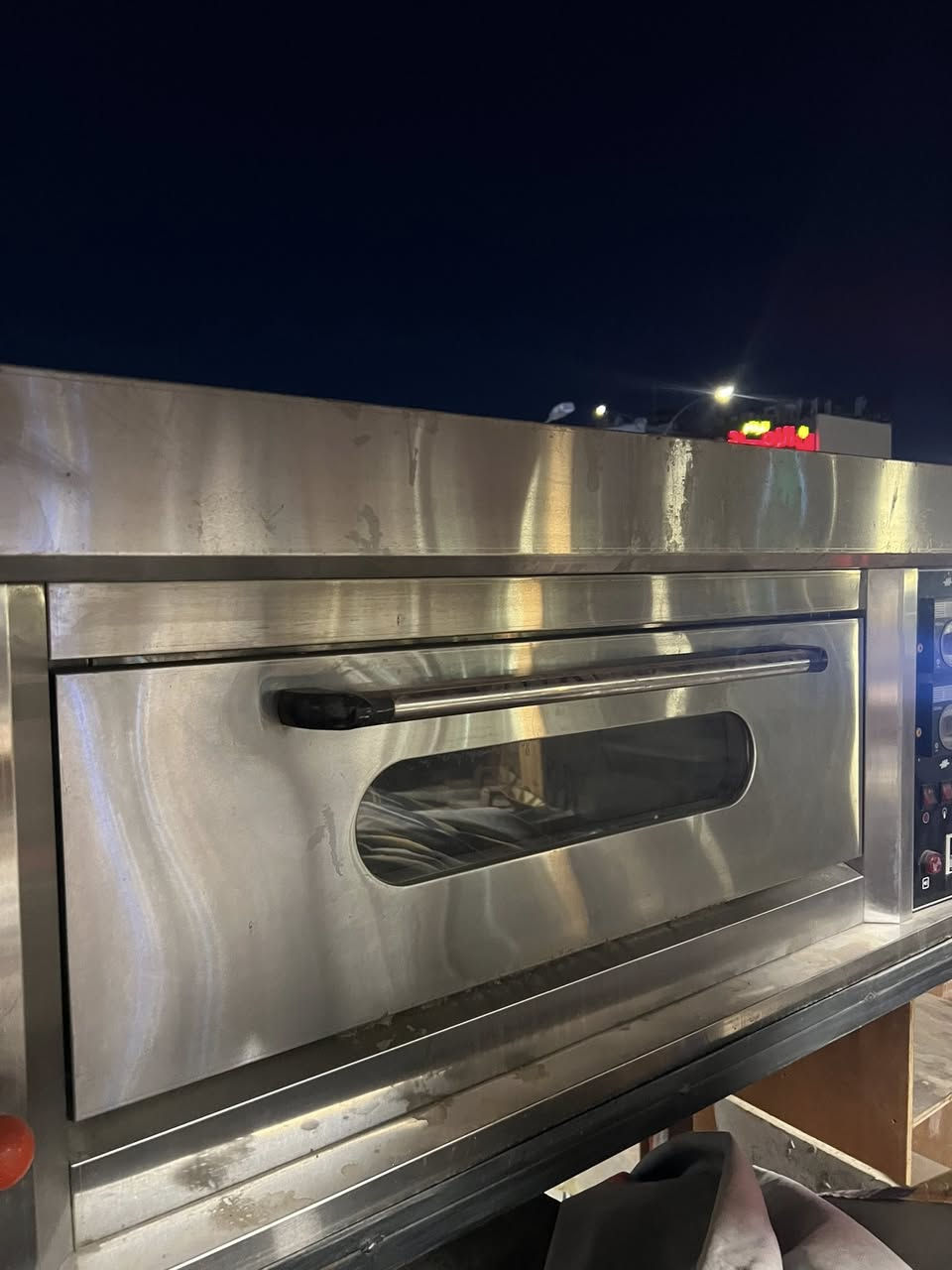 فرن بيتزا مستعمل شهر فقط السعر 550
عربه خشب للبيع السعر 500 
مكان كربلاء 
***********
