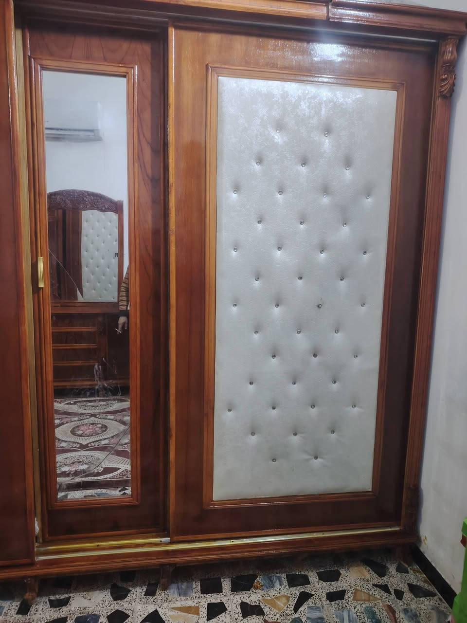 غرف نوم  مسعملة نضيفة للبيع السعر مليون ونص وبيها مجال مكاني بغداد الشعلة للتصال على الهاتف ***********
