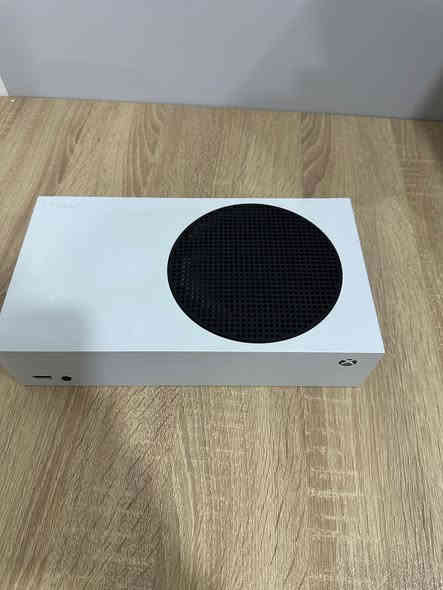 السلام عليكم
اكسبوكس سيريس اس نسخة 512G مستعمل نظافة 100% ممفتوح واستعمال سنة يجي وية الكارتونة وجميع ملحقاتة الاصلية

فقط الجوستك بيه ضرر بسيط بطرف مثل ماموضح بصورة

ويجي وية جهاز كيم باس 9 اشهر (ضمان على طول الاشتراك) 

سعر 350 ألف وبي مجال بسيط لشراي

توصيل داخل محافظة المثنى بتحديد سماوة مجانا

ويجود توصيل لباقي المحافظات

تواصل واتساب : ***********
