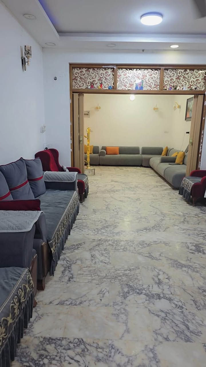 🏡 السلام عليكم دار للبيع في كفاءات السيدية
بيت سكني مرتب ونظيف للبيع في منطقة كفاءات السيدية، موقع هادئ ومناسب للعوائل.

📐 المساحة: 150 متر

واجهه / 7.5 م

نزال / 20 م

🏗 البناء: 2017

📜 الطابو: رسمي + سند مستقل

🚗 كراج: موجود

🔹 تفاصيل البيت:

طابق ونصف

عدد 2 غرفة نوم

3 حمامات

مطبخ 

استقبال 

صالة واسعة

تصميم مريح واستغلال ممتاز للمساحة

✨ الحالة العامة جيدة وجاهز للسكن مباشرة

✨ تشطيب مرتب وبناء نظيف

✨ موقع مرغوب وقريب من الخدمات

💰 السعر مناسب وقابل للتفاوض للجادين

📞 للاستفسار والمعاينة يرجى الاتصال أو المراسلة خاص 

مكتب الكرادي

***********
