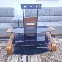 ميز للبيع  السعر: 60 الف  07763250748 العنوان: بغداد الكمأليه