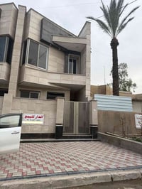 بيت للبيع البنوك قرب بانزين خانة البنوك المساحة 100 م الواجهة.  5 النز...