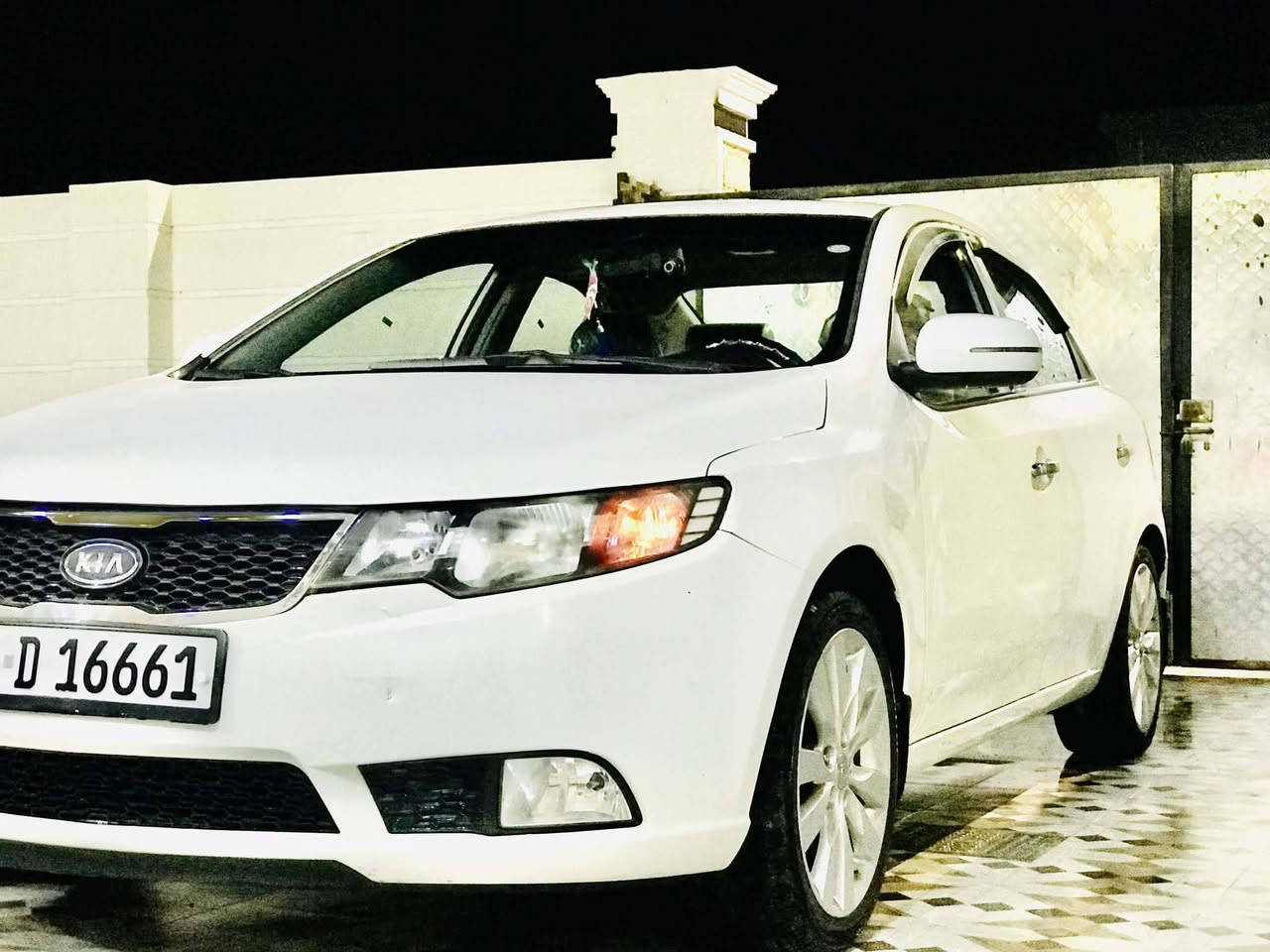 للبيع سيراتو ٢٠١٢ خليجي فول مواصفات
رقم سليمانيه  (سنوية جديدة ورقم جديد)  سيارة بيهة نص قطعة صبغ اثر شخوط تبريد ثلج بالضمان فتحة سقف طكتين
داخل دشبول لونين 
مري شفط 
تخم تاير جديد 
ويل بلادي جديد
شاشة اندرويد تسجيل فيديو صوت وصورة
السعر 100 ومجالهة بسيط جداً  
رقمها حلوو مميز 
مكانها ديالى الوجيهية الاتصال 
‏‪***********‬‏

‭

