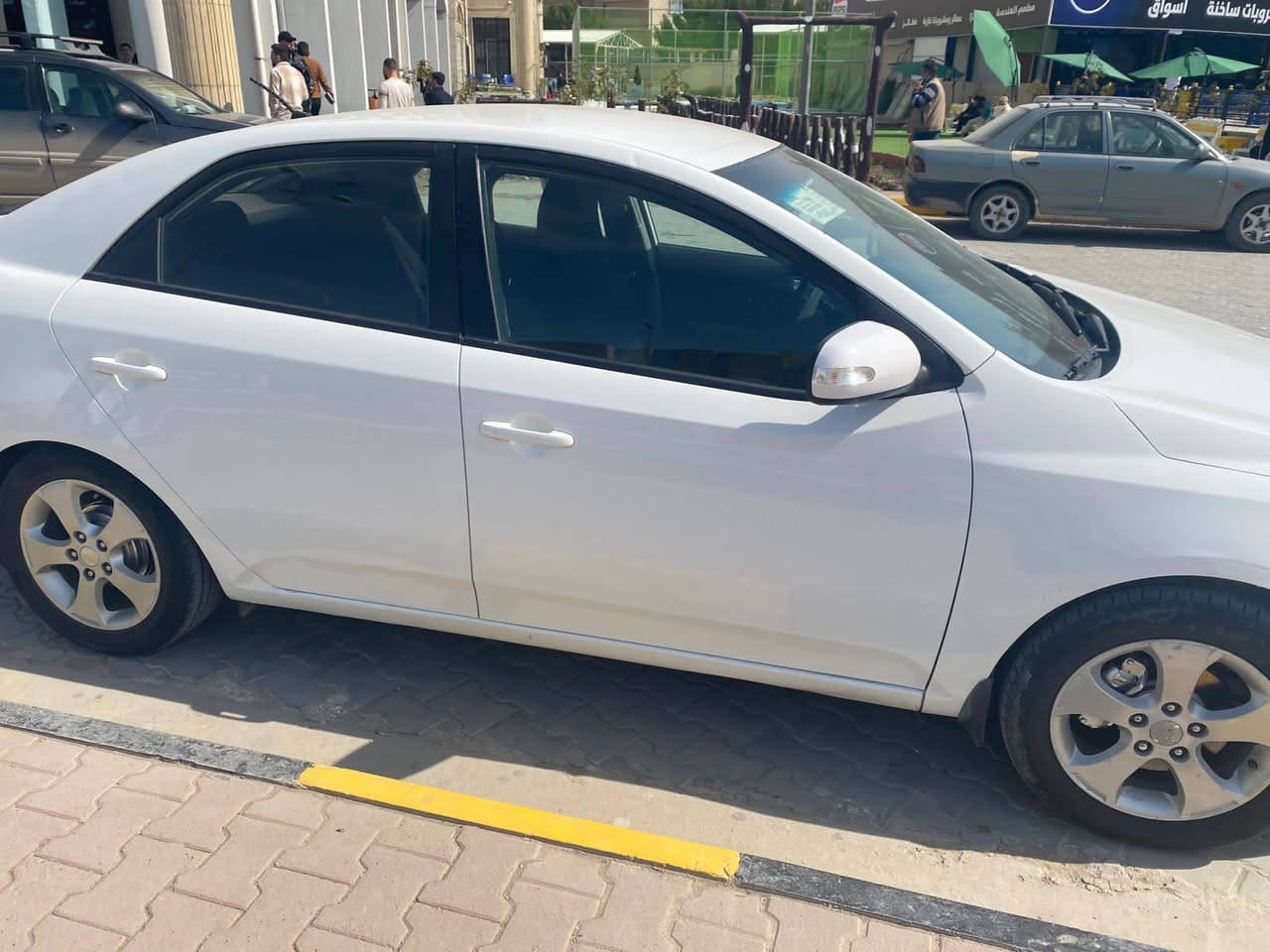 السلام عليكم
*********** واتساب 
سراتو 2010 
خليجي السياره حلوه بدون صيدبغ بدون ضربه بيهابارد يحكم بينه السونار المحرك خير من الله السياره جاهزه شاشه كامره حساسلايت زنون بيها صبغ بس الدوسه 
السعر٩٨ وبيها مجال بسيط ،
