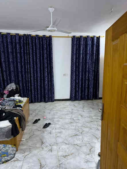 السلام عليكم بيت 130 متر بغداد  العامل الجنايات قريب فران السجاد شارع اسواق فادي الاستفسار اتصال ع رقم ***********
