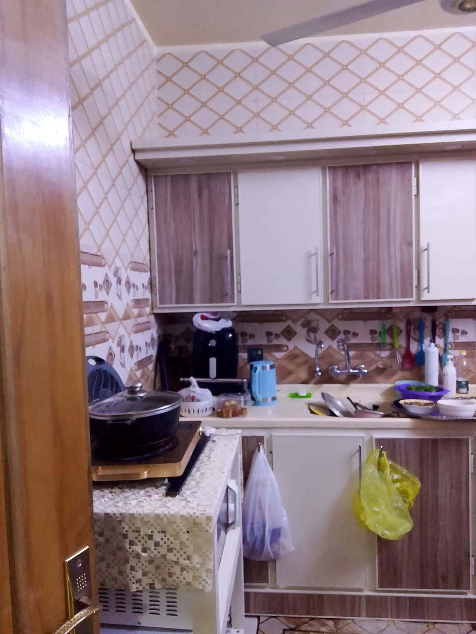 🏘️دار للبيع 50 م زراعي حي تونس
بناء حديث يتكون غرفتين وهول ومطبخ وخدمات وبيتونه كبيره -----

وبسعر مناسب جدآ (110مليون ) 

الموقع 📍 مجاور البرج الاتصالات 🏘️

الاستفسار (الاتصال او خاص  وات ساب ) 

***********/ أبو يوسف  العلياوي للوساطه العقاريه -----‭0782 696 5969‬
