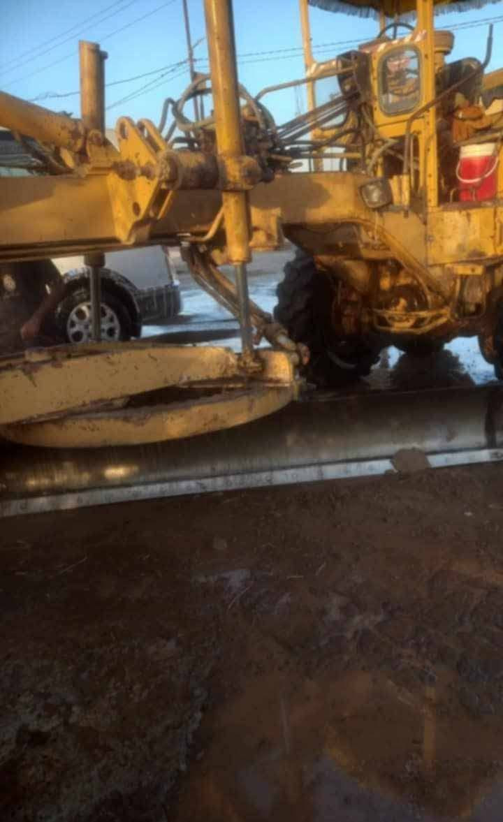 كريدر ميسيبوشي رقم بغداد جاهز للشغل سعرها مناسب 7مليون وبيها مجال قليل محرك وكير واكسل وصدر محور باور مال ميسيبوشي حديث حجم 400يعني انسى العطل بالصدر مكفولة 
مكان صلاح الدين قضاء دجيل 
***********

