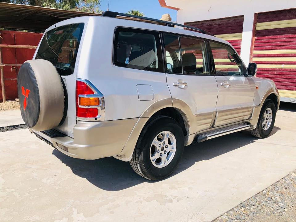 للبيع باجيرو خليجي 2002 رقم مميز ( 30300) سنوية مجددة وهزة جديدة محرك 3500 مرغوب
(***********)
رقم جديد دهوك السيارة باسمي
طخم تايرات جديدة
طخم ربلات كاملة جديدة
تبريد شغال ثلج وتدفئة
بيها كابون بنزين
بيها فقط قطعة وحدة صبغ
السيارة نظيفة وما تحتاج صرف

المحرك جديد (بالباكيت) 
دينمو، واتر بامب، سلف، كمبيوشر — كلها جديده
والله ما تصرف عليها فلس، السيارة جاهزة 100%

الموقع تلعفر
السعر 85 ورقة
للاستفسار
***********
***********
