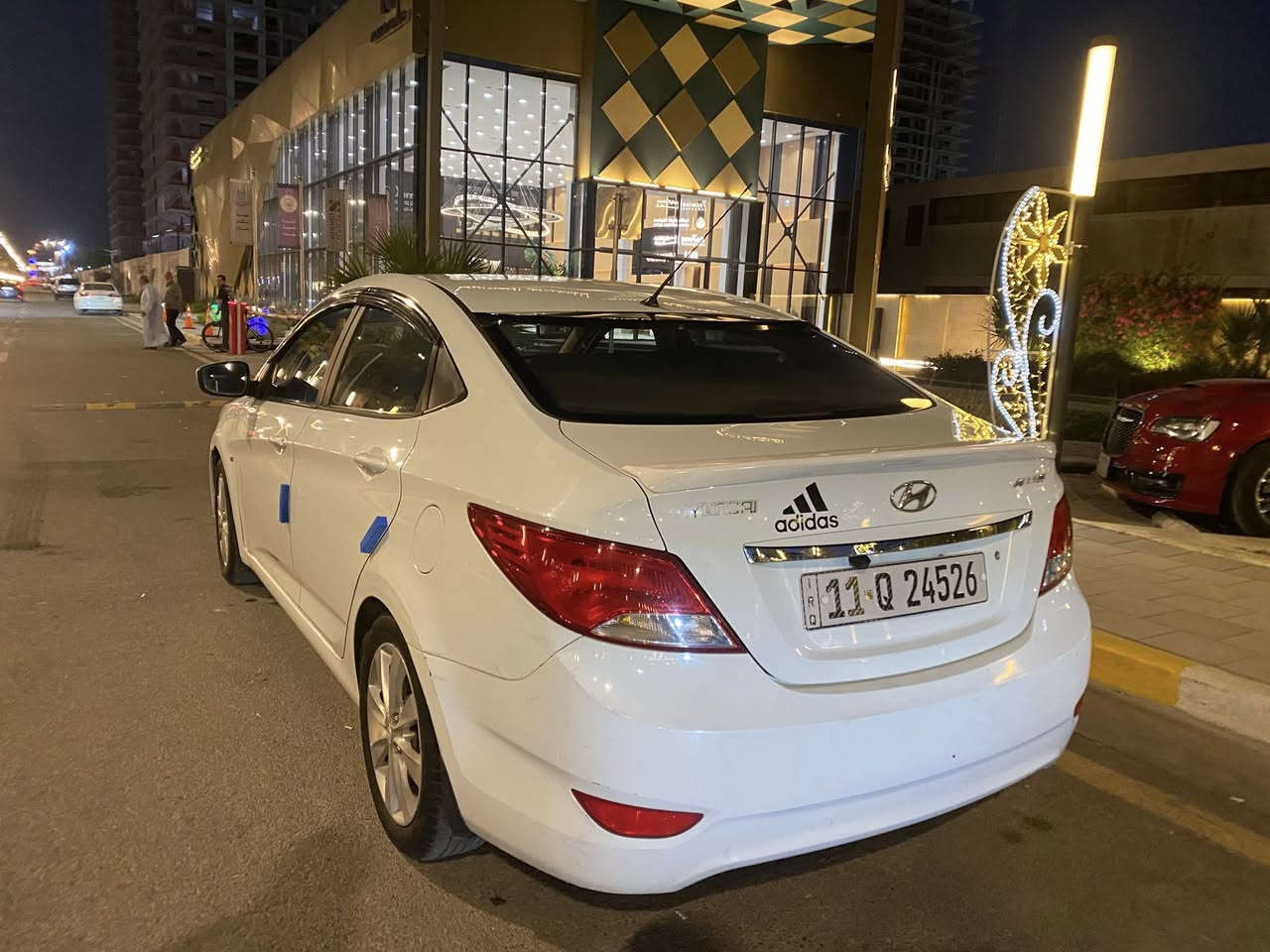 سلام عليكم
سياره للبيع اكسنت 2011 بلو 
 رقم بغداد دولي باسمي السياره تحويل ثاني يوم 
محرك 1600 مكفوله 
تبريد ثلج ثلج 
تخم تايرات جديد 
باتري جديد 
دواخل نظيفه 
بدون حادث بيها طخات بسيطه متاثر 
شاشه بلاديه 
تحكمات ستيرن 
فتحة سقف
كير اوتوماتيك 
السياره ما بيها اي نقص
المكان بغداد اليرموك او القادسيه 
السعر 105 وبي مجال
للتواصل ***********
***********
