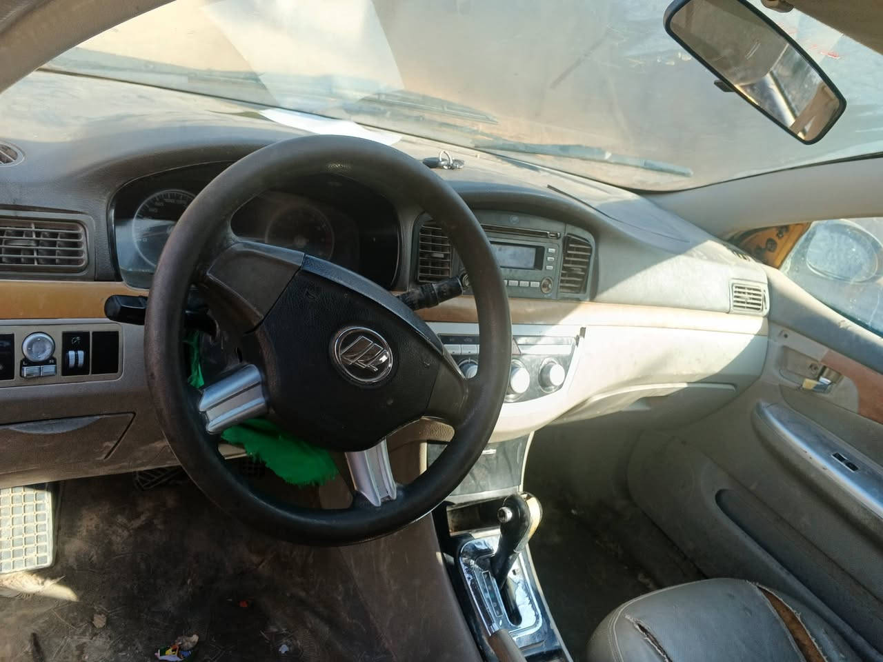 سلام عليكم سياره ليفان للبيع سياره واكفه الاتصال واتساب***********
