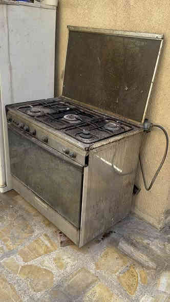 السلام عليكم طباخ كريازي الأصلي  شغال  بس شويه وصخ يرادله تنضيف السعر 100 الشراي يتصل ***********
