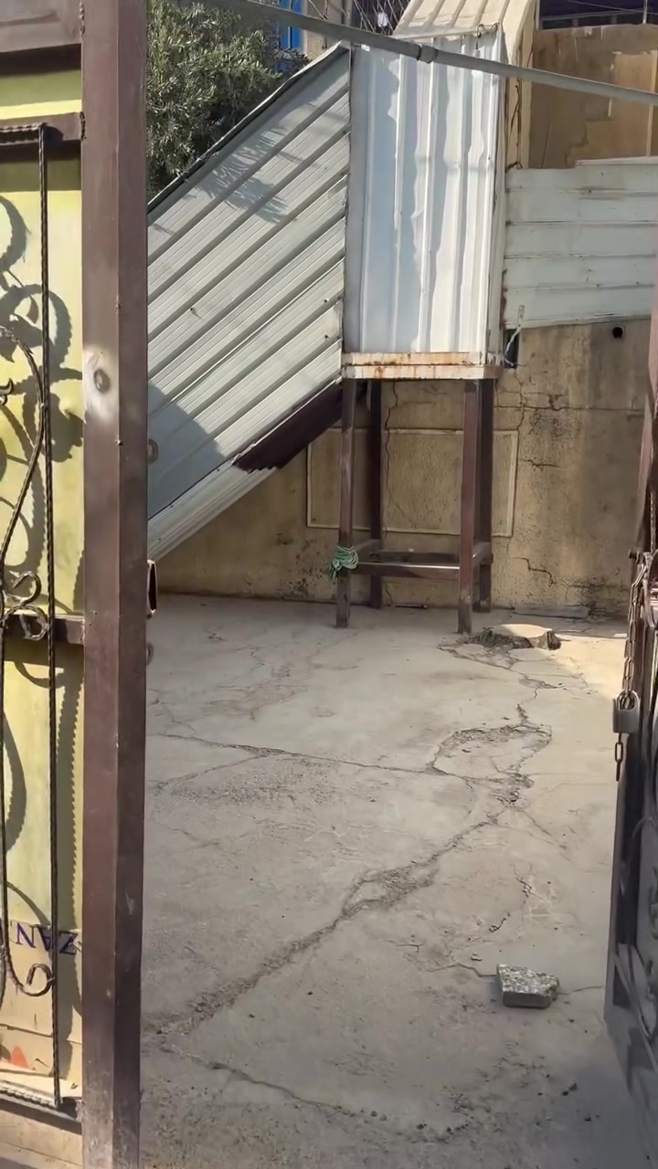 مشتمل للايجار طابق ثاني  يشمل استقبال وغرفة نوم  ومطبخ وخدمات وكراج يوسع لسياره 
☑️ نظافه 
☑️ موقعه حي اور قرب جامع الفردوس 
مجاور اسواق الفردوس مقابيل معمل الرحلات
☑️السعر 350 
للاستفسار الاتصال :*********** 
او الواتساب مفتوح فقط / غير متواجد على الفيسبوك 
 ✅ علماً نحن اصحاب البيت
