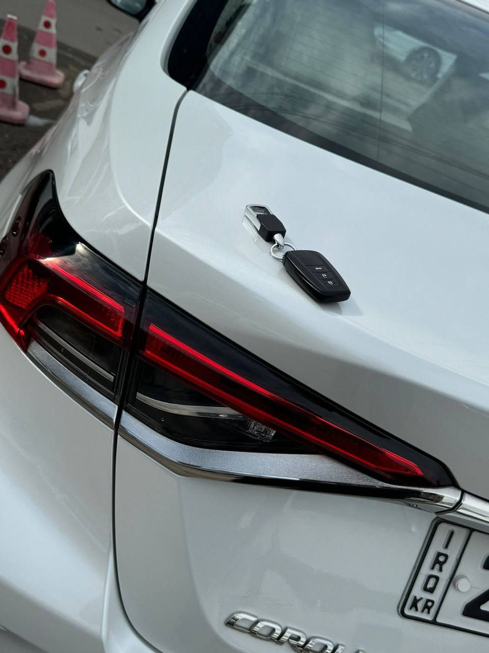 🌹تحية طيبه 🌹
كورلا ساز SAS.  💯موديل 2023
🛑ماشيه  58KM
🛑رقم اربيل 
🛑بصمه🛑 فتحه🛑 مري شفط 🛑لايت زنون 
((مكفولة من ضربه والصبغ ))
السعر185بيها مجال بسيط حق الجيه 
مكان السيارة 
 بغداد _الصليخ 
الاتصال 
***********
*********** بغداد, العراق
