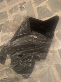 عندي ارضيات ما هايلوكس اصليه للبيع  جديده غير مستخدمه  وعندي فرشه مال ...