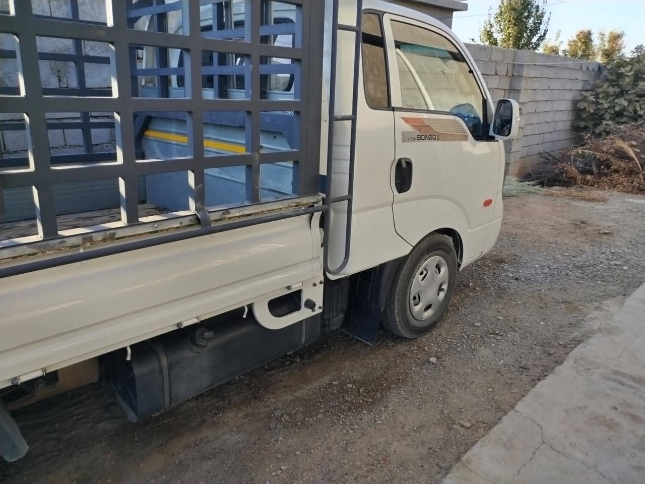 السلام عليكم بنكو مسكر موديل ١٦  سياره جديده ماعده بيه شبر  بارد  بلربع من جهة السايق وبيه بخار قليل السعر  ١٣٤ ورقه الاتصال عالرقم ***********
