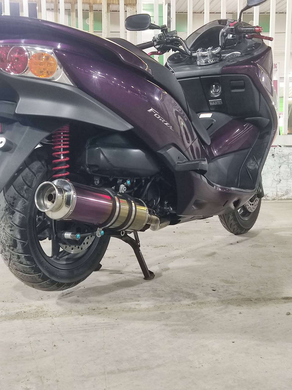 سلام عليكم دراجة فورزة صفر 10 دراجة ياباني  نضيفة دراجة رمبة  كفالة عامة ماشية 24الف دراجة مزودة لون كرازي دراجة نضيفة سعر 24ورقة وبيهة مجال حك جية مكان بغداد ***********
